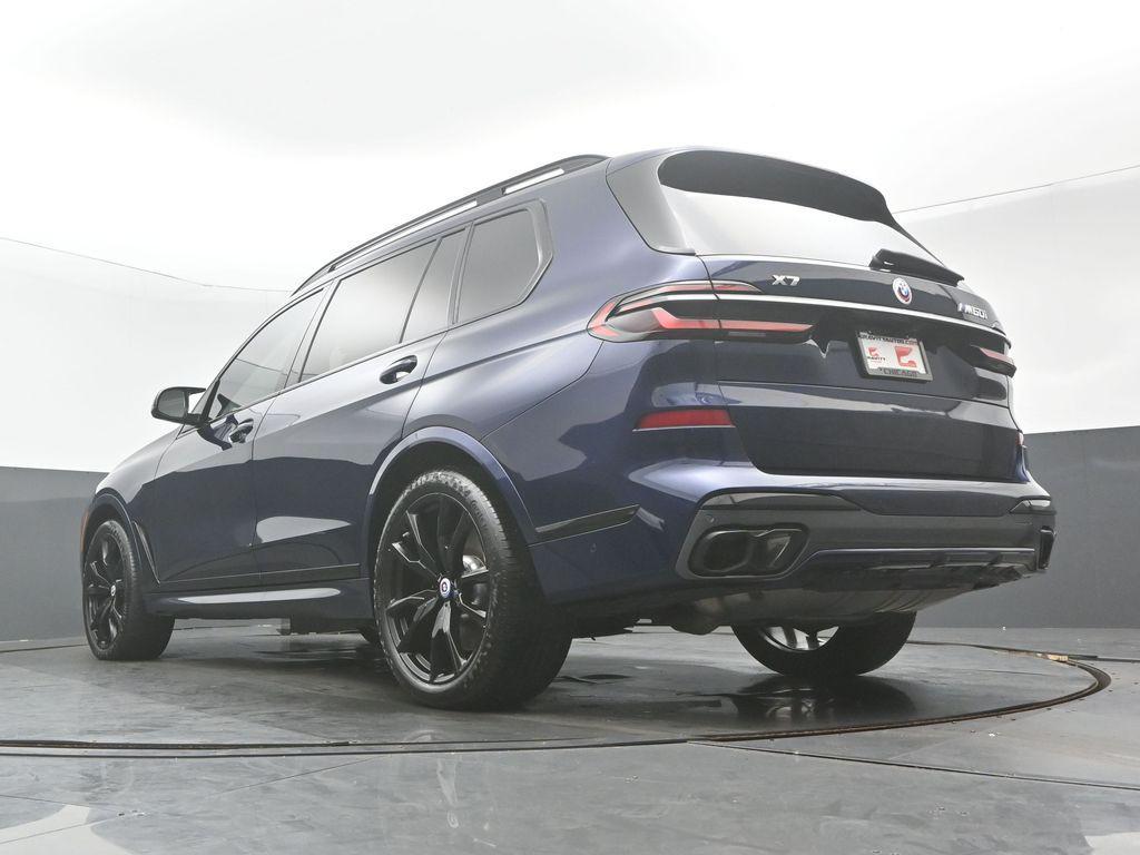 صورة 9 لـ 2023 BMW X7 M60I