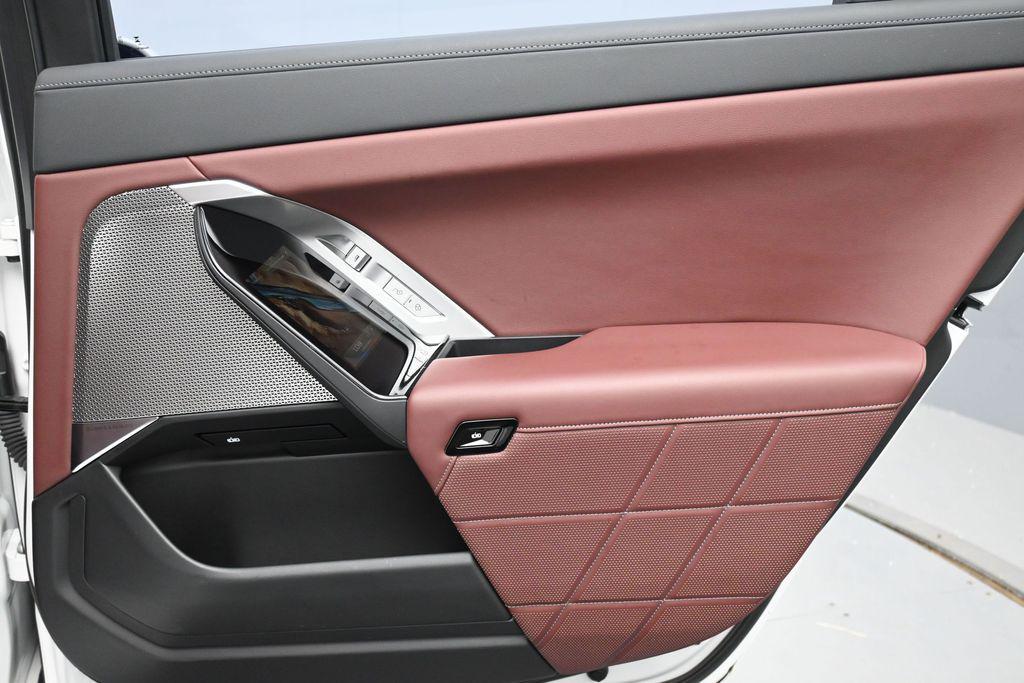 2023 BMW I7 XDRIVE60 — миниатюра 26