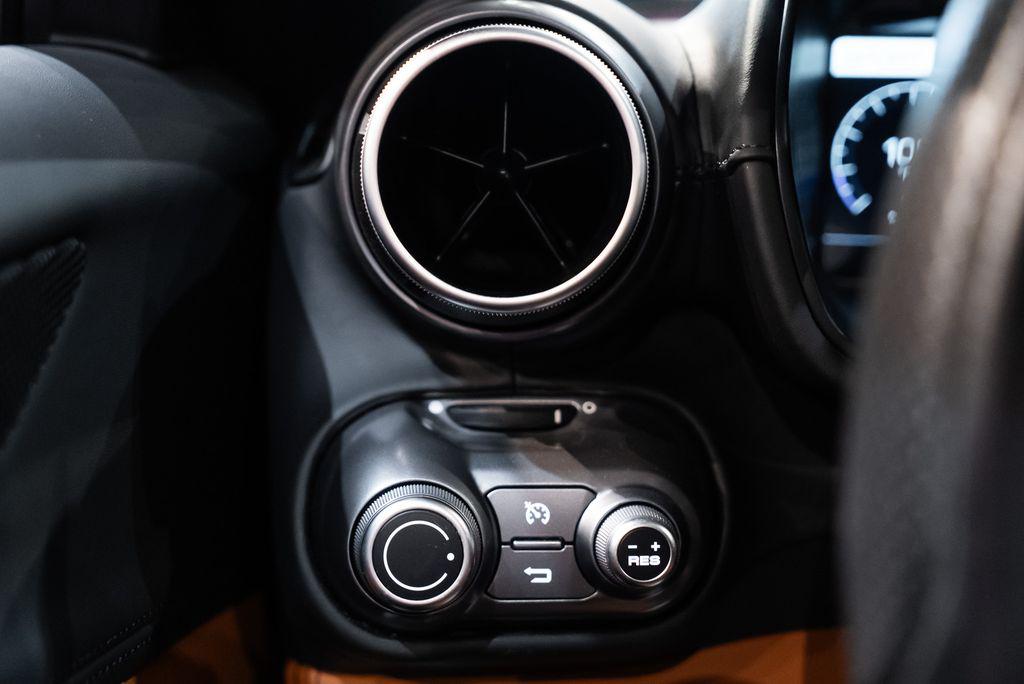 صورة 37 لـ 2020 Ferrari PORTOFINO BASE