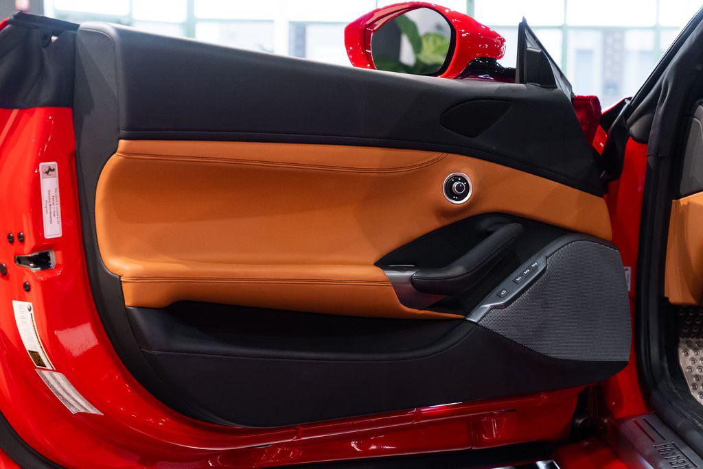 صورة 26 لـ 2020 Ferrari PORTOFINO BASE