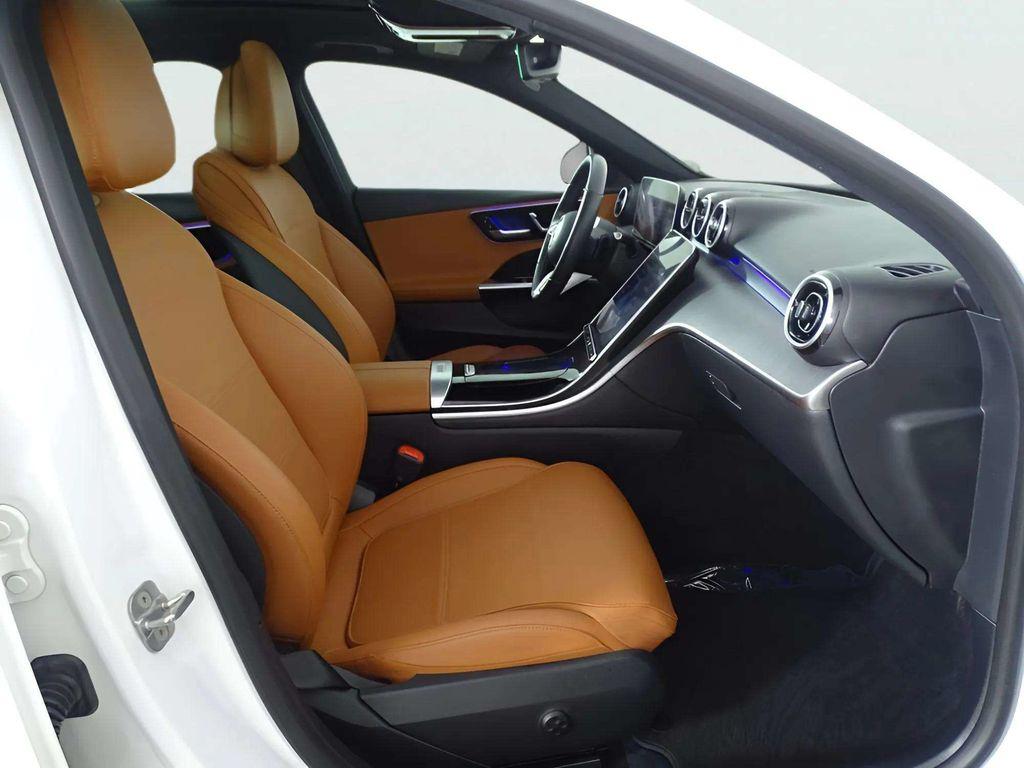 2025 Mercedes-BENZ C-CLASS — миниатюра 36