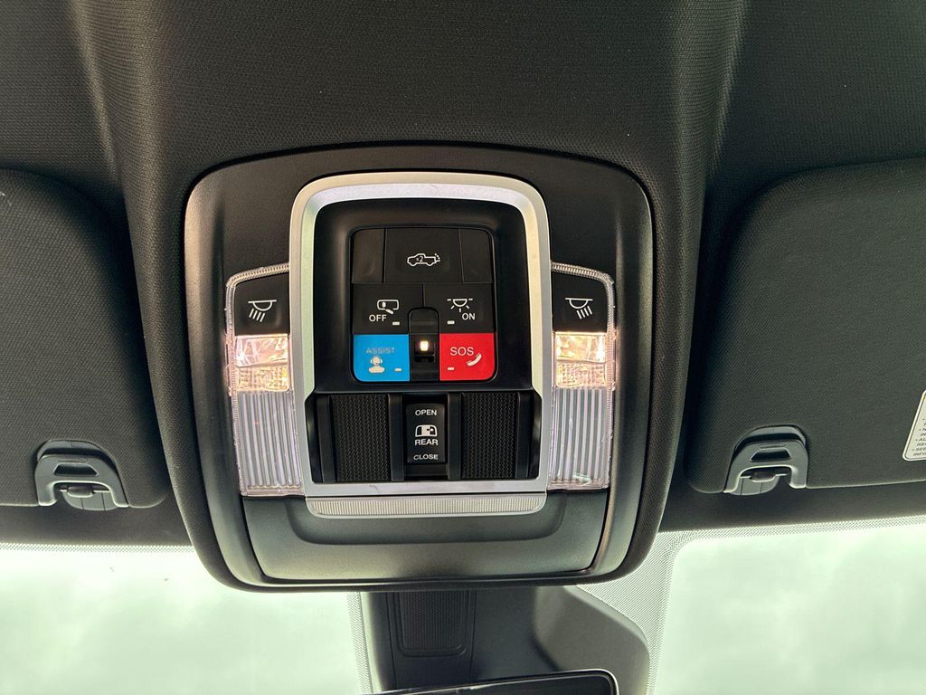 2025 RAM 1500 LIMITED — миниатюра 29