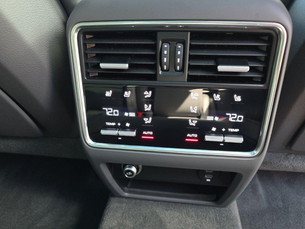 صورة مصغرة 17 لـ 2023 Porsche CAYENNE PLATINUM EDITION