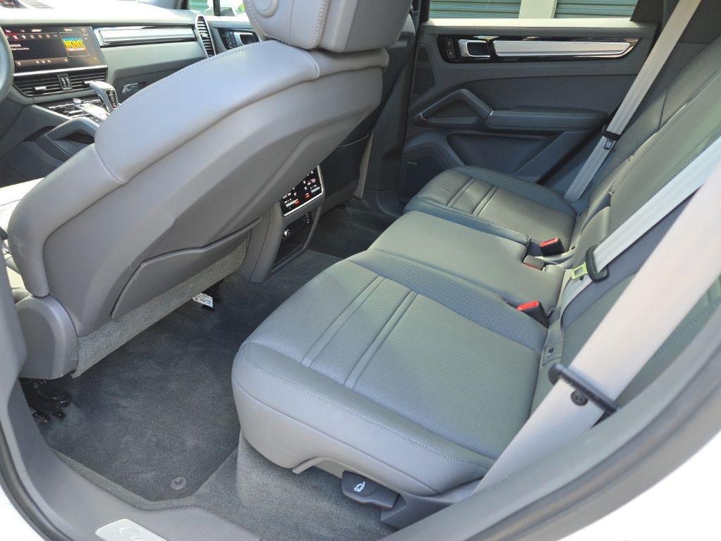 صورة مصغرة 13 لـ 2023 Porsche CAYENNE PLATINUM EDITION