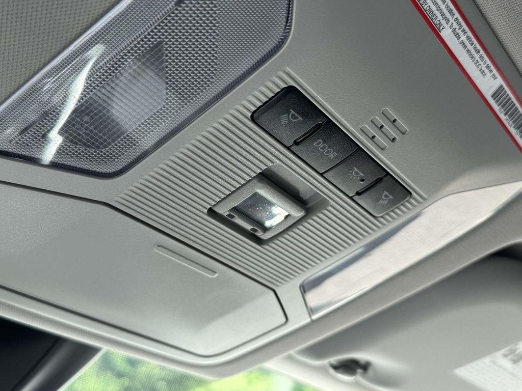 صورة مصغرة 14 لـ 2022 Toyota RAV4 HYBRID LE