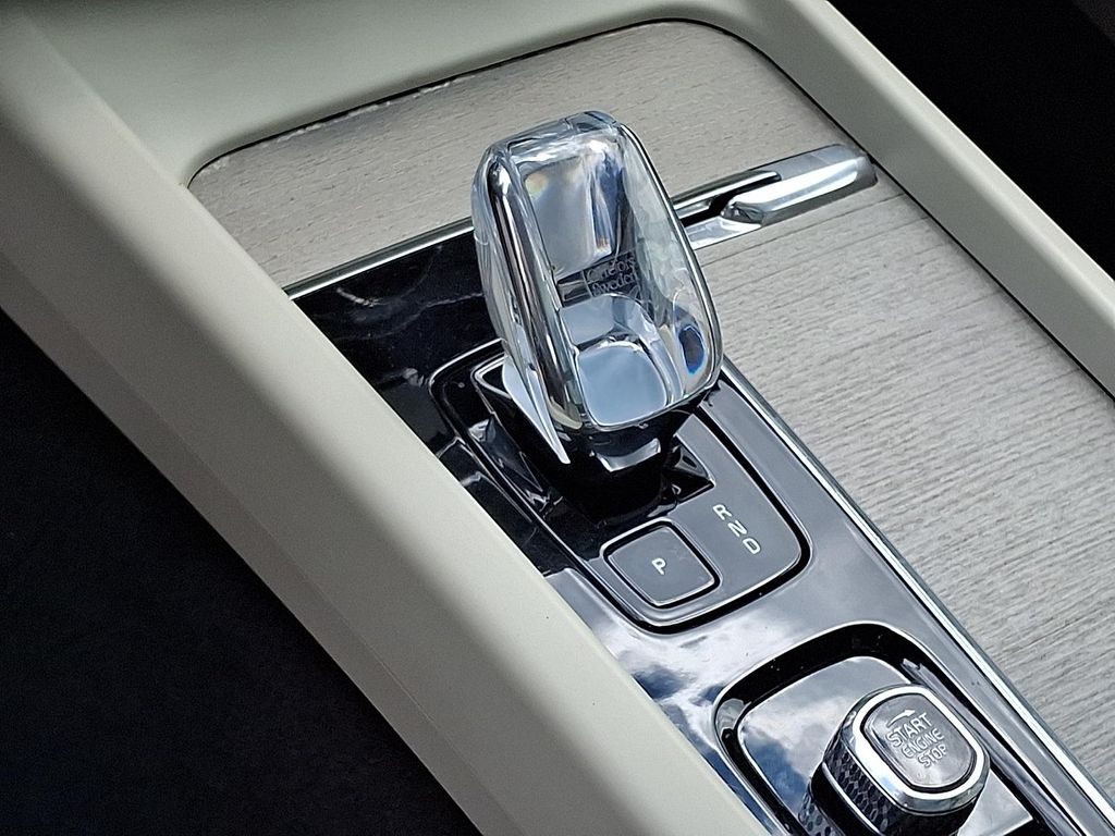 صورة مصغرة 15 لـ 2023 Volvo XC60 B5 ULTIMATE DARK THEME