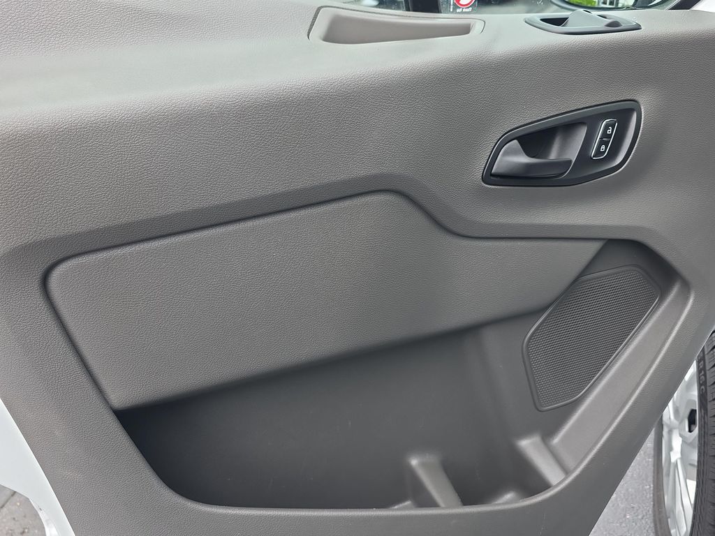 صورة مصغرة 19 لـ 2025 FORD TRANSIT-250 BASE