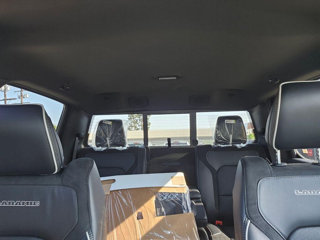 صورة مصغرة 28 لـ 2026 RAM 1500 LARAMIE