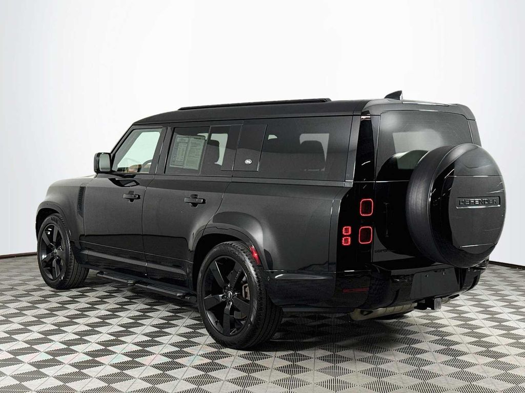 صورة 7 لـ 2024 LAND Rover DEFENDER 130 P400 X-DYNAMIC SE