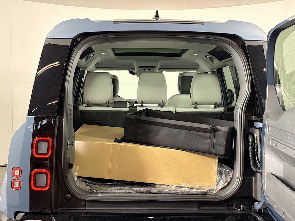 2026 LAND Rover DEFENDER P300 S — миниатюра 26
