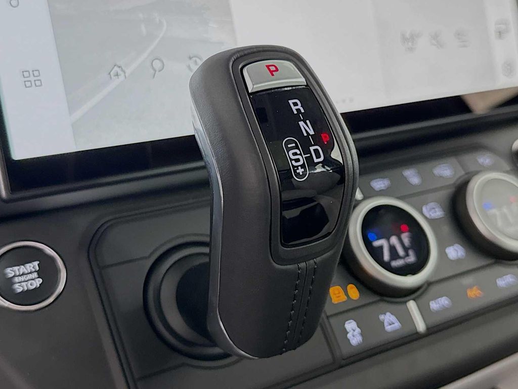 2026 LAND Rover DEFENDER P300 S — миниатюра 17