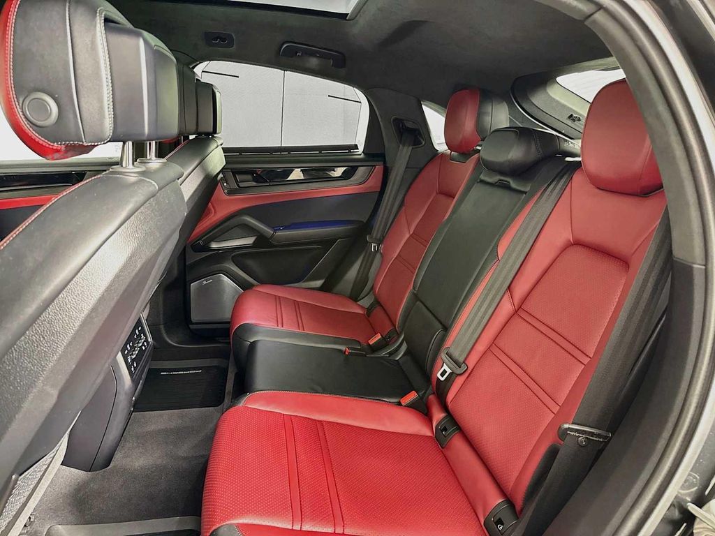 2025 Porsche CAYENNE CAYENNE GTS 照片 23