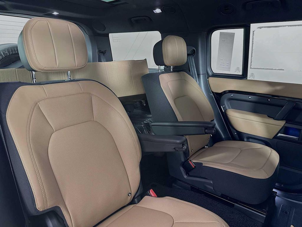 2026 LAND Rover DEFENDER V8 — миниатюра 28
