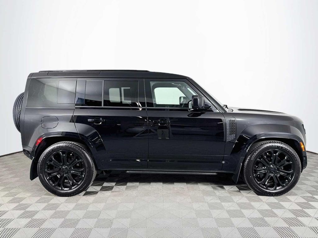 صورة 4 لـ 2026 LAND Rover DEFENDER P635 OCTA BLACK