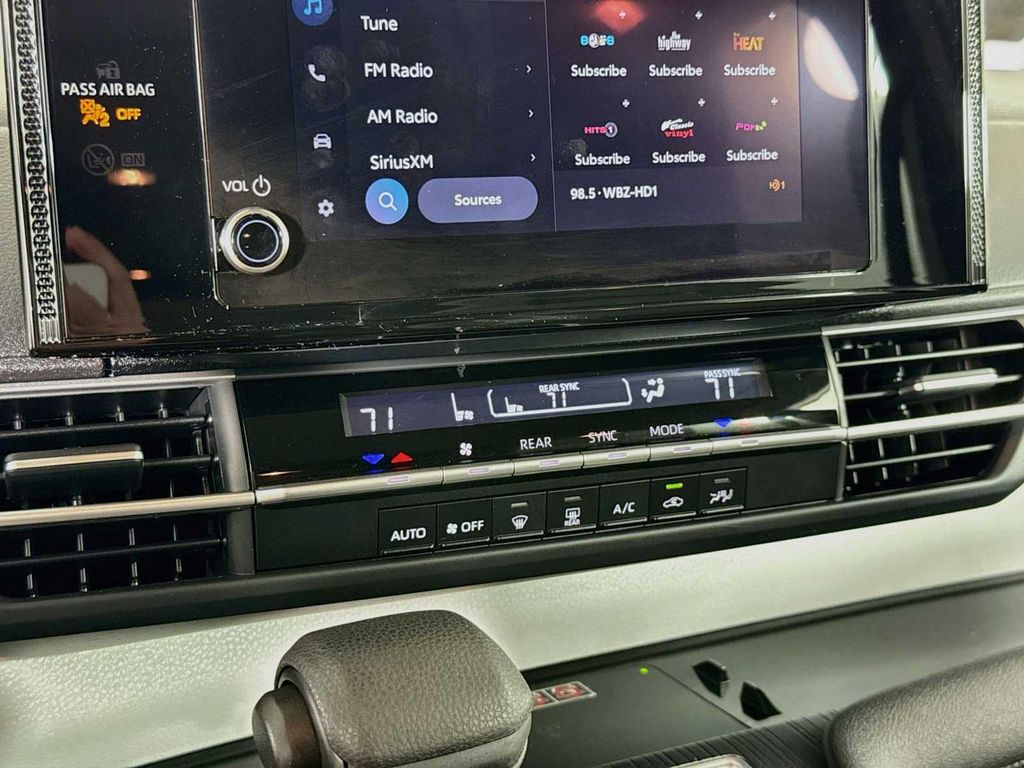 2025 Toyota SIENNA LE — миниатюра 16