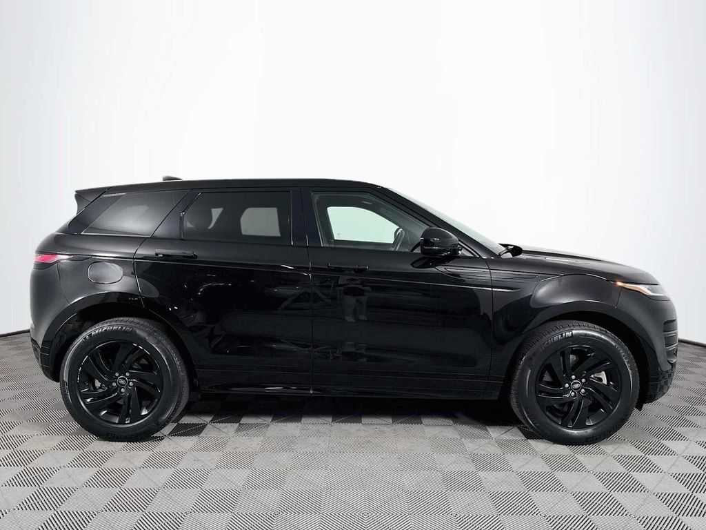 صورة 4 لـ 2023 LAND Rover RANGE ROVER EVOQUE R-DYNAMIC S