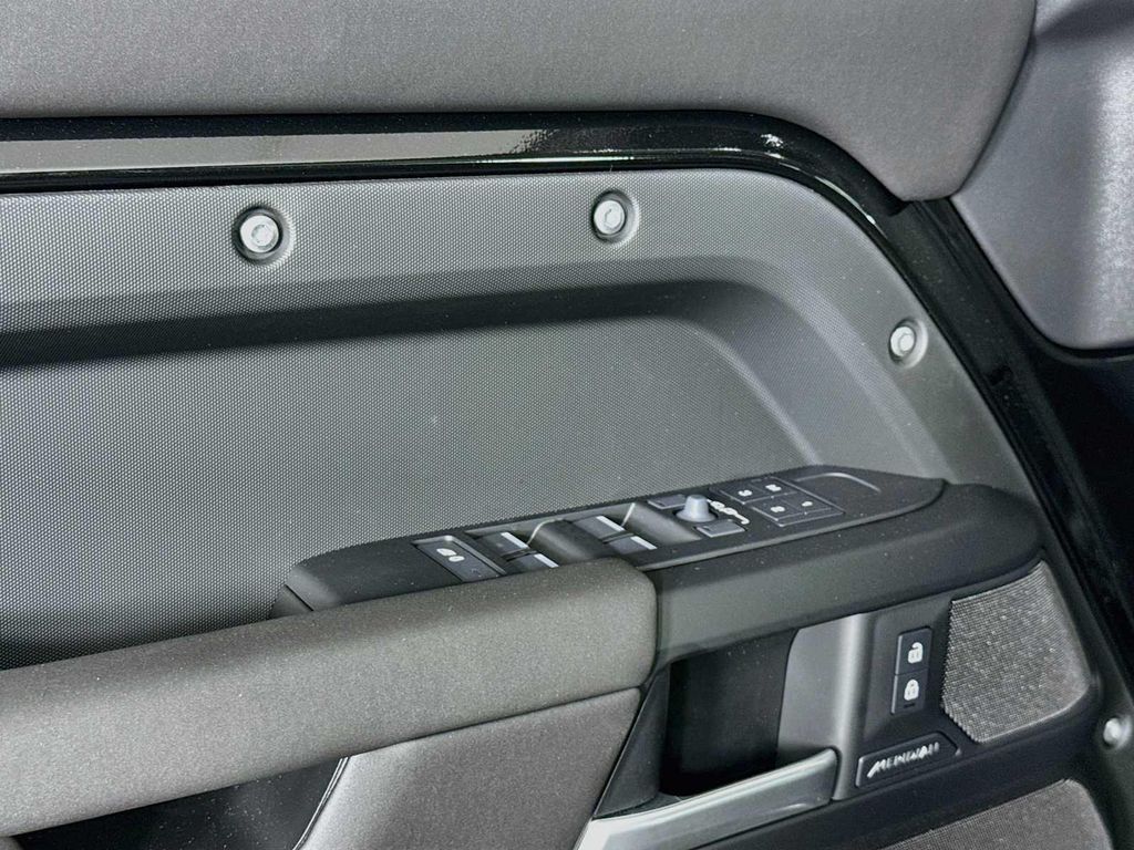 2026 LAND Rover DEFENDER P300 S 缩略图 18