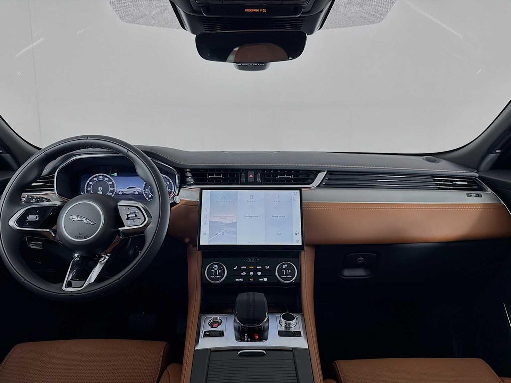 صورة مصغرة 23 لـ 2025 Jaguar F-PACE R-DYNAMIC S P400 AWD AUTOMATIC