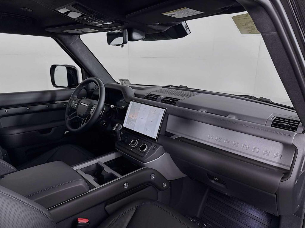 صورة مصغرة 29 لـ 2026 LAND Rover DEFENDER V8