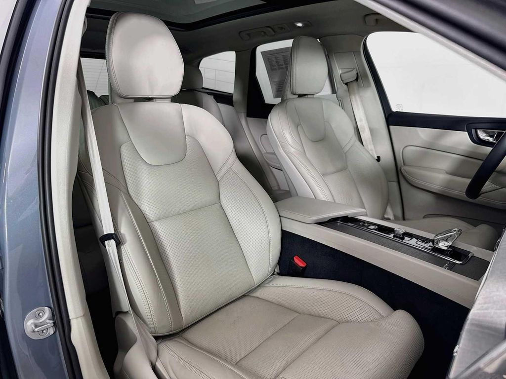 صورة مصغرة 26 لـ 2023 Volvo XC60 B5 ULTIMATE DARK THEME