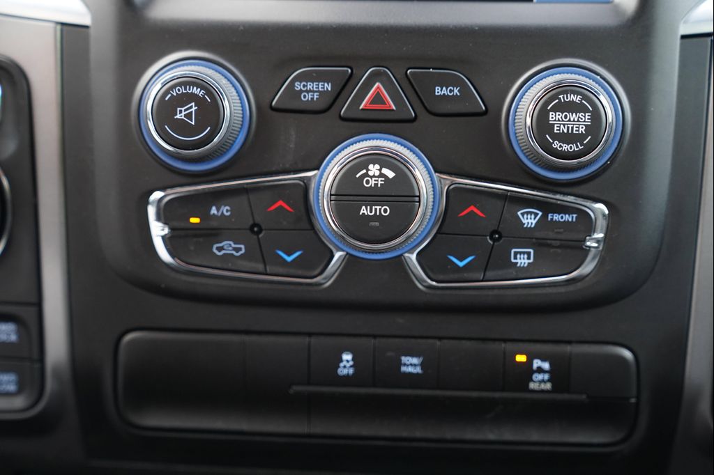 2023 RAM 1500 CLASSIC WARLOCK QUAD CAB 4X4 6'4' BOX — миниатюра 26