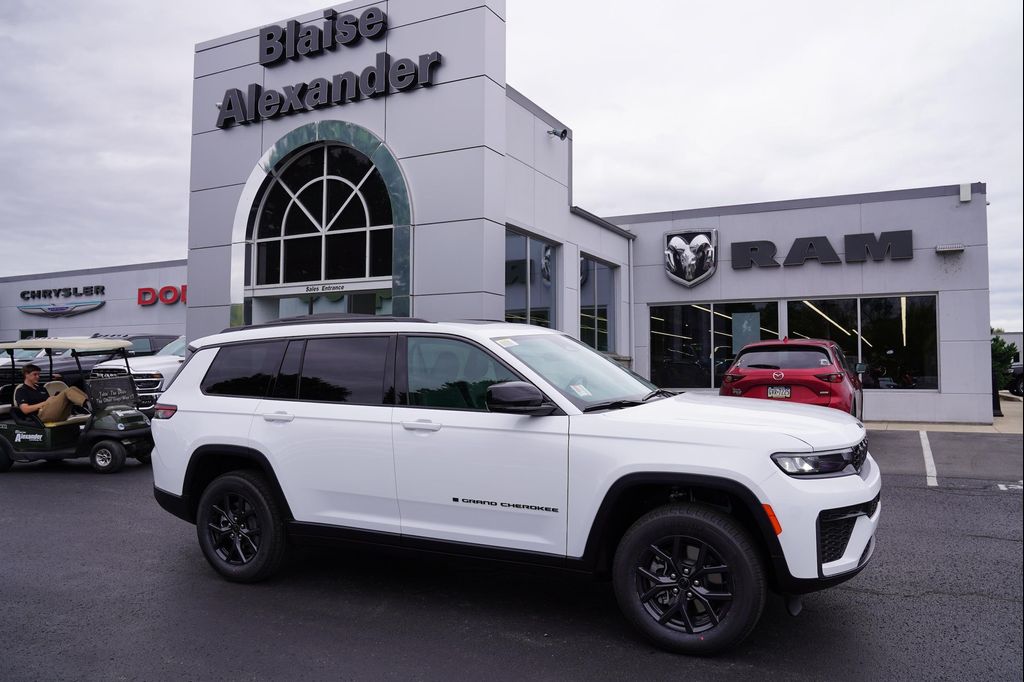 New 2027 Jeep Grand Cherokee L Laredo