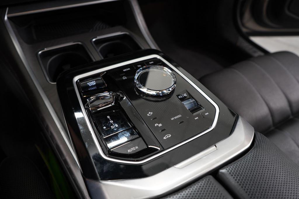 صورة مصغرة 16 لـ 2023 BMW I7 XDRIVE60