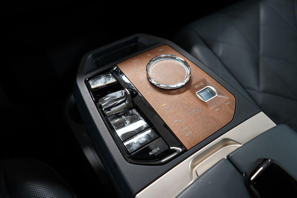 صورة مصغرة 22 لـ 2023 BMW IX M60