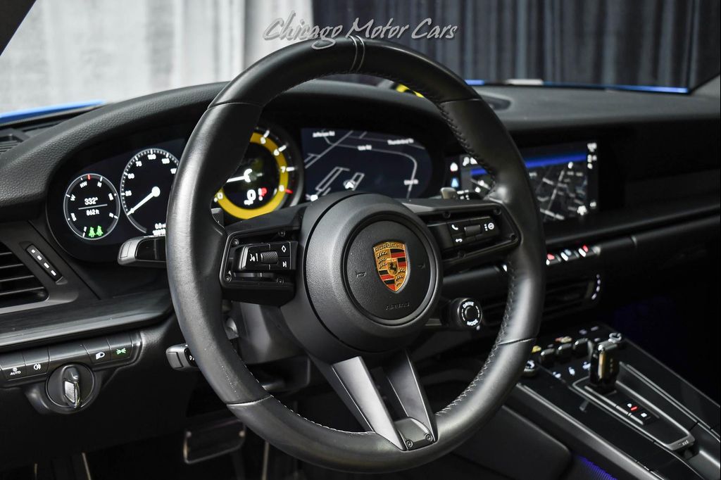 2022 Porsche 911 CARRERA 4 GTS — фото 9