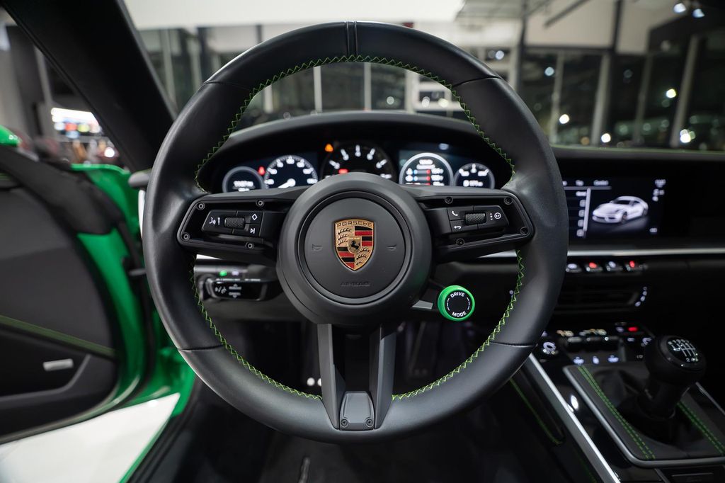 2022 Porsche 911 CARRERA GTS — миниатюра 14