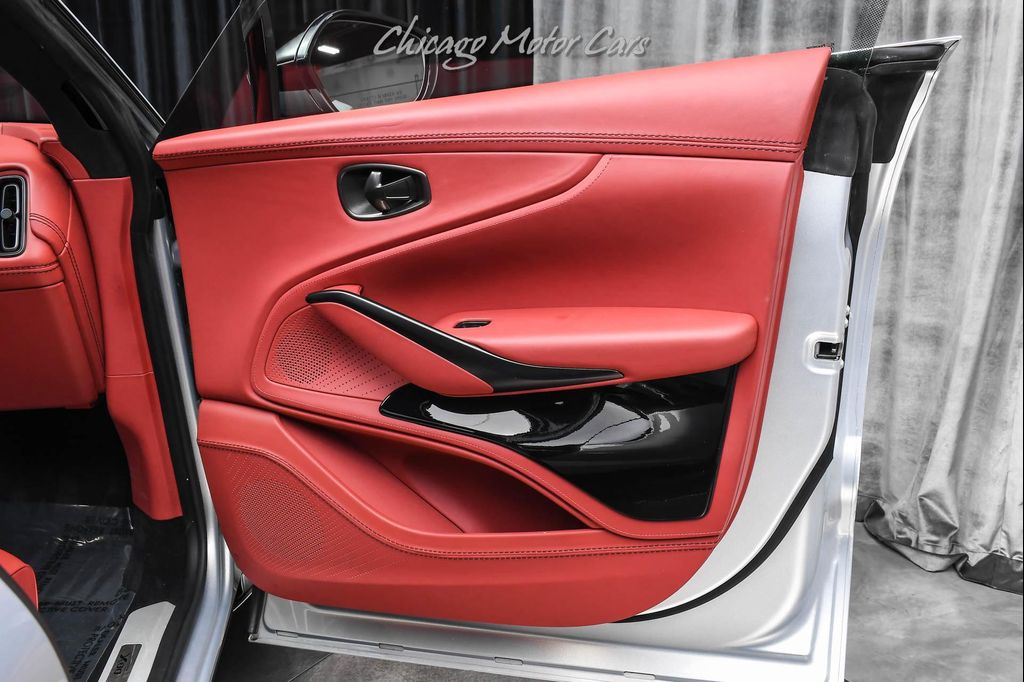 2022 Aston Martin DBX SUV — миниатюра 31