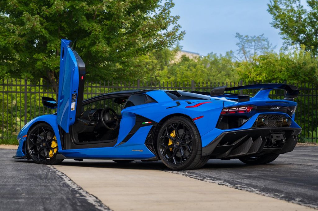 2021 Lamborghini AVENTADOR SVJ SVJ — фото 7