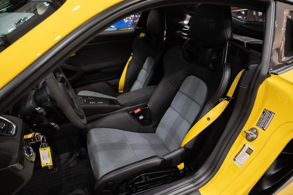 2024 Porsche 718 CAYMAN GT4 RS — фото 8