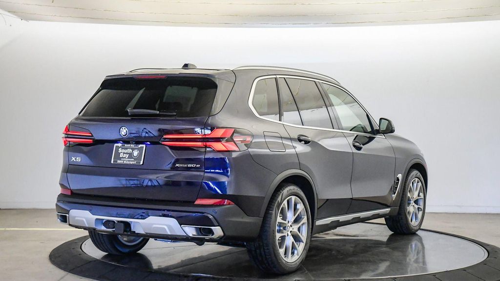 صورة 5 لـ 2026 BMW X5 PHEV XDRIVE50E