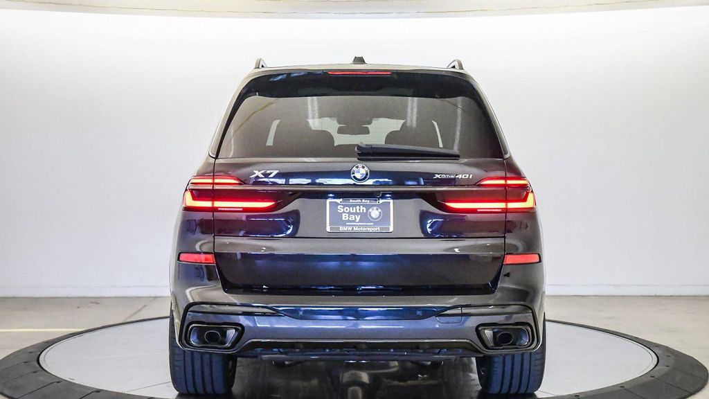 صورة 3 لـ 2027 BMW X7 XDRIVE40I