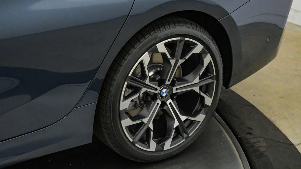 2026 BMW 330 NA — миниатюра 11