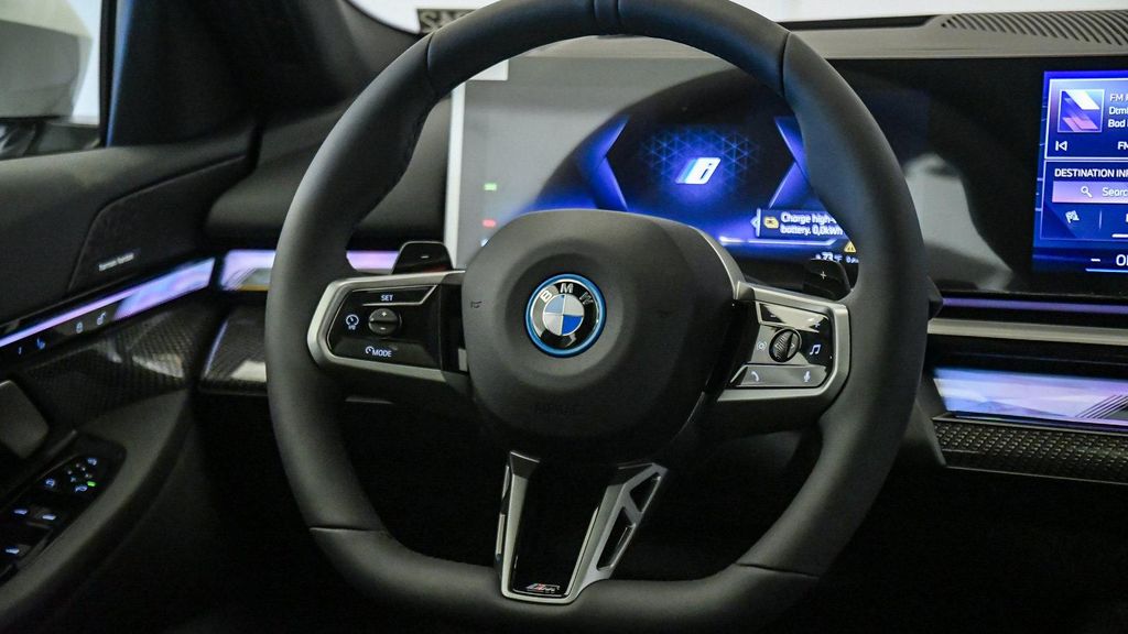 2027 BMW 550E 550E XDRIVE — миниатюра 14