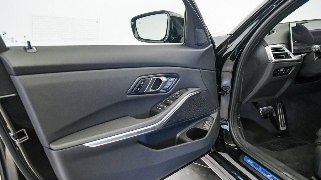 صورة مصغرة 25 لـ 2026 BMW 330 330I