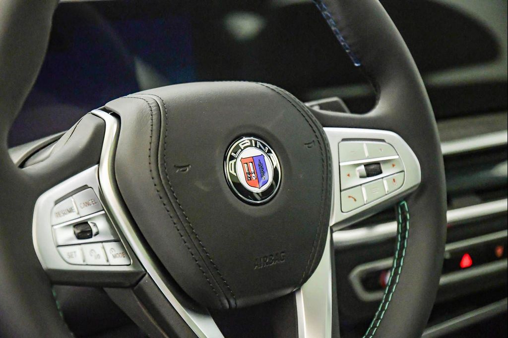 2026 BMW ALPINA XB7 thumbnail 24