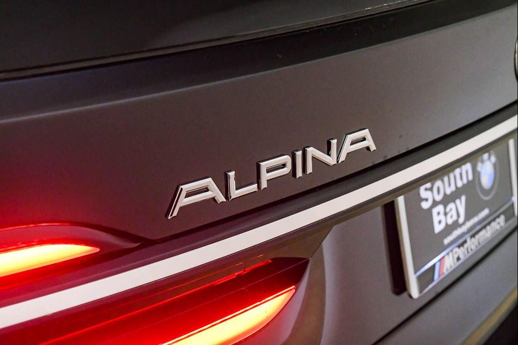 2026 BMW ALPINA XB7 thumbnail 13