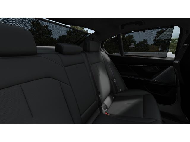 صورة مصغرة 12 لـ 2027 BMW M5 BASE