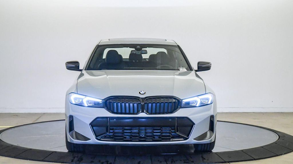 صورة 7 لـ 2026 BMW 330 330I