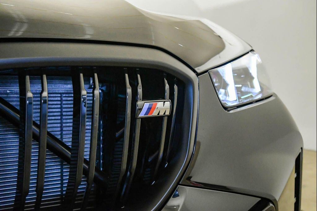 صورة 8 لـ 2026 BMW X5 M60I