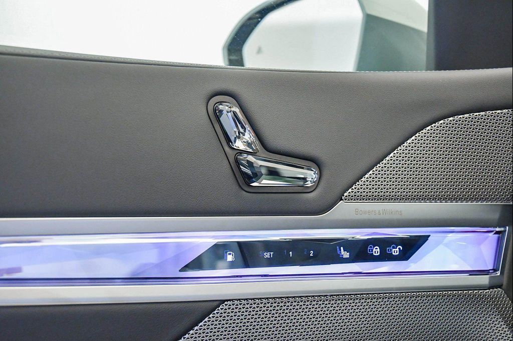 صورة مصغرة 23 لـ 2026 BMW 750E I XDRIVE