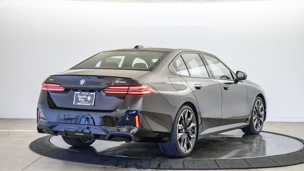 صورة 5 لـ 2027 BMW 540 I XDRIVE