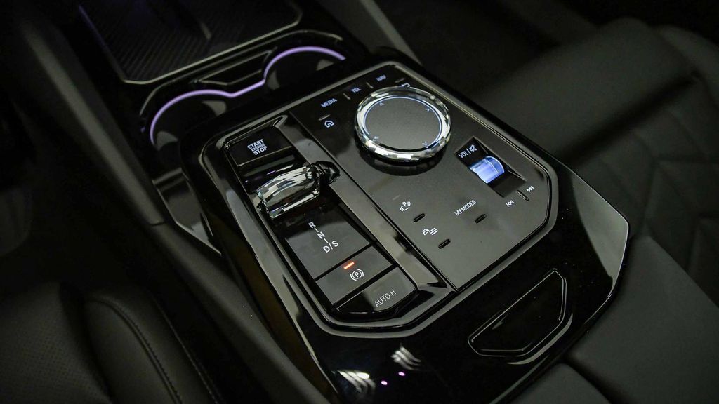 2026 BMW 550E XDRIVE — миниатюра 23
