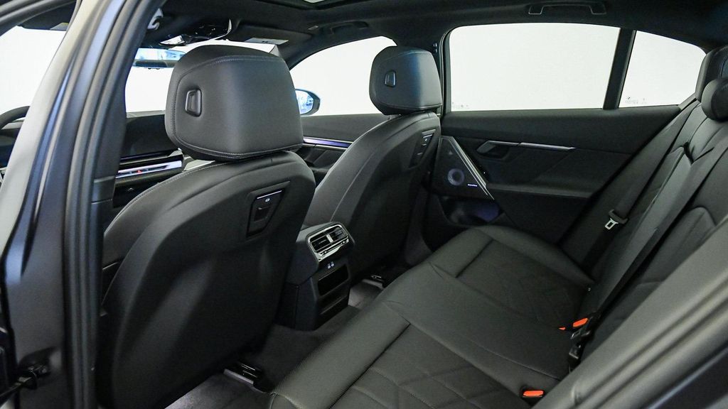 2027 BMW 550E 550E XDRIVE 缩略图 19