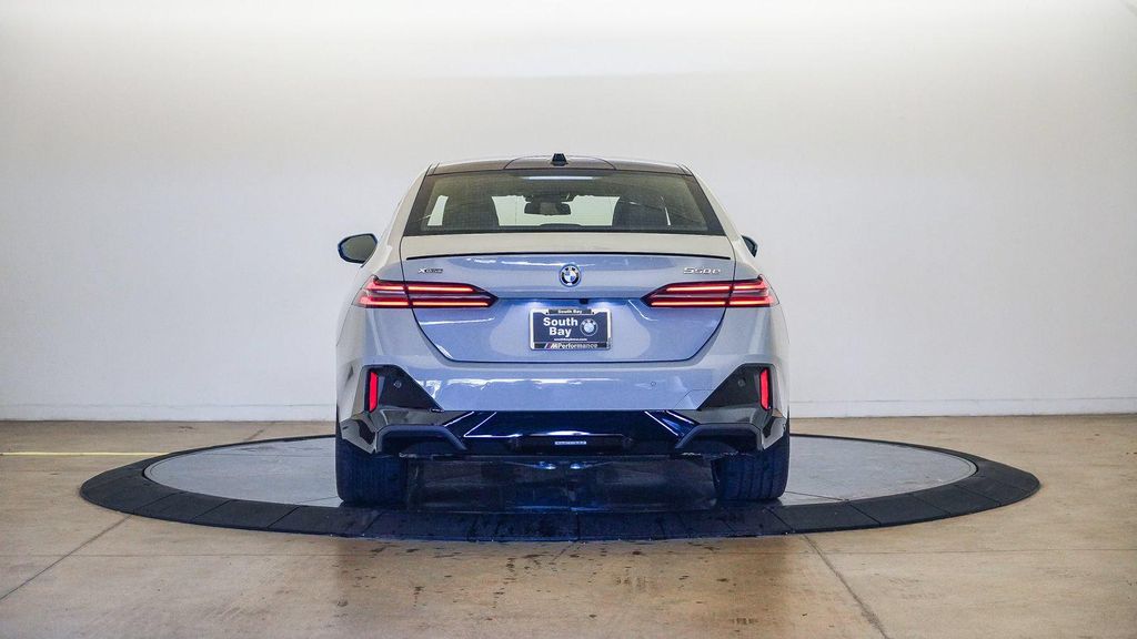 2027 BMW 550E 550E XDRIVE — фото 3