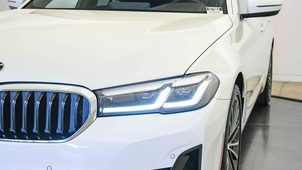 صورة 9 لـ 2023 BMW 530 I