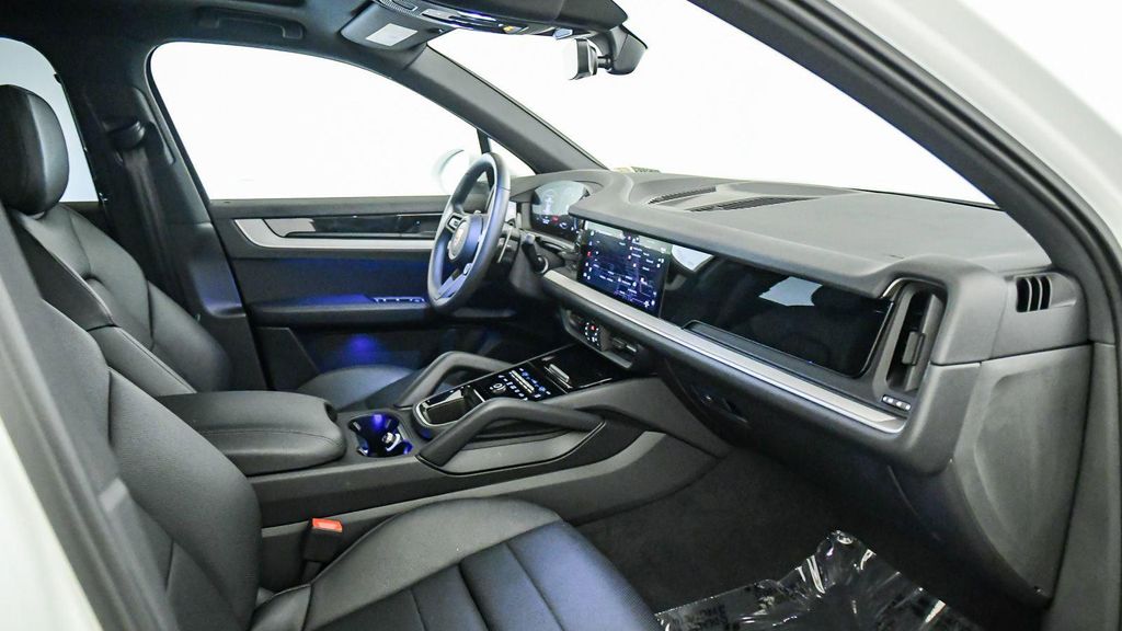 2025 Porsche CAYENNE — миниатюра 16